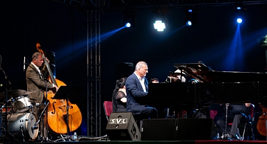 Karşıyaka'da Müzik Şöleni