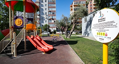 Bayraklı'da Yenilenen Park Hizmete Açıldı
