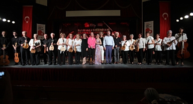 Bayraklı Mandolin Orkestrası