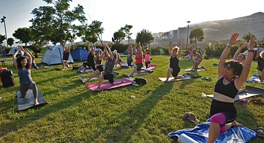 Bornova Macera Parkı'nda Yoga Festivali