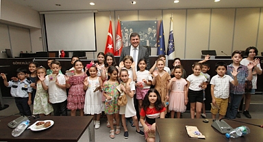 Karşıyaka'da Çilek Karşılığı Yayınevi Alışveriş Çeki