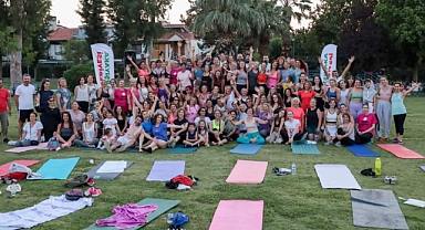Karşıyaka'da Dünya Yoga Günü Buluşması