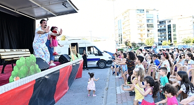 Çiğli Belediyesi Tiyatro TIR'ı Mahalle Turuna Çıktı