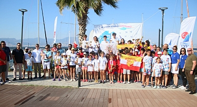 İzmir Körfezinde Rüzgârla Dans
