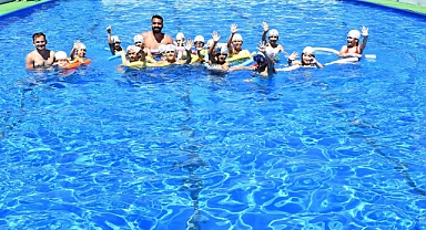 İzmirli Minikler Portatif Havuzlara Kavuştu