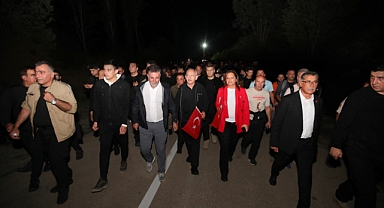 Bayraklılı Gençlerden Kocatepe’de Atatürk İmzası
