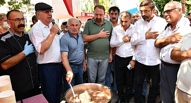 Çiğli Belediyesi’nden Vatandaşlara Aşure İkramı