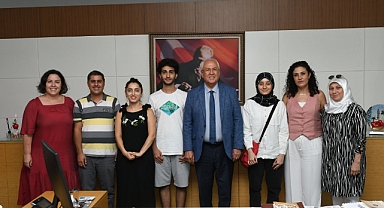 Karabağlar’ın Gururları Başkan Selvitopu’nu Ziyaret Etti