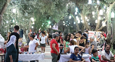 Narlıdere ‘Gece Pazarı’ Vatandaşlardan Yoğun İlgi