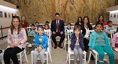 Buca'da Maskın Kalbinde Atatürk Sergisi