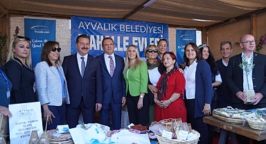 Ayvalık'ta 17. Uluslararası Zeytin Hasat Festivali Coşkusu