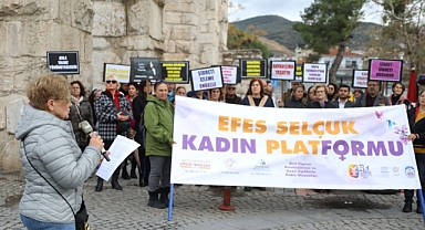Efes Selçuk'lu Kadınlar Şiddete Karşı Yürüdü