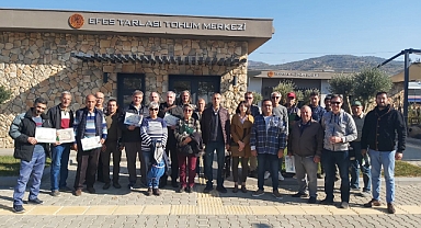 Efes Selçuk'ta Çiftçi Eğitimleri Sürüyor