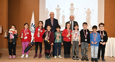 Karabağlar'da Ödülleri Başkan Selvitopu Verdi