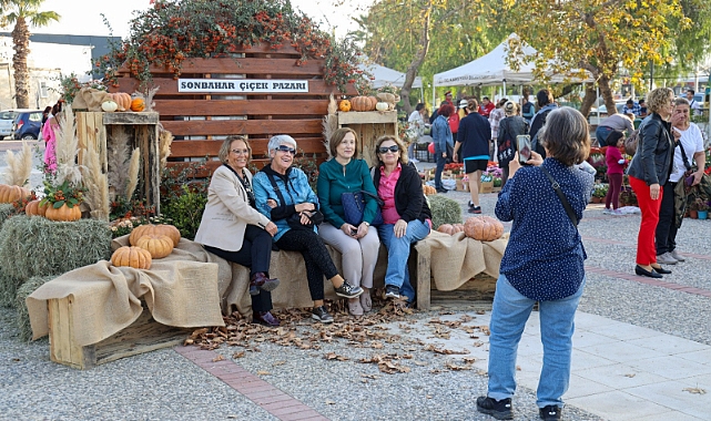 “Karşıyaka Sonbahar Çiçek Pazarı” Başladı
