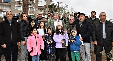 Bornova’da ağaç sahiplendirme