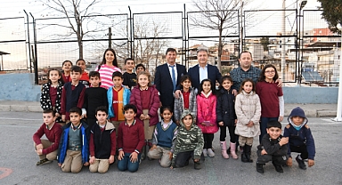 Bornova'da Başkan İduğ vatandaşın derdini dinledi