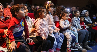 Bucalı miniklere tiyatro şöleni