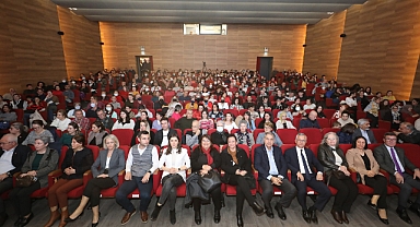Gaziemir'de Uğur Mumcu türkülerle anıldı