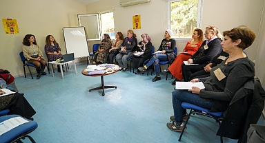 Gaziemirli kadınlar bu merkezde zorlukları aşıyor