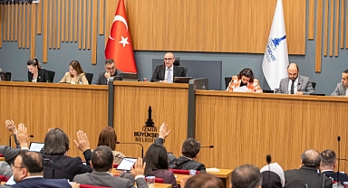İzmir Büyükşehir Belediyesi'nin yılın ilk meclisinde birlik mesajı