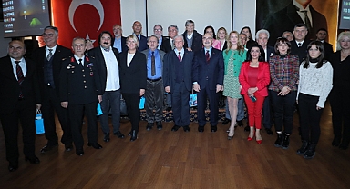 İzmir Valisi Yavuz Selim Köşger 10 Ocak Gazeteciler Günü'nü Gazetecilerle Birlikte Kutladı