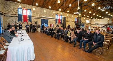 Başkan Tunç Soyer deprem yardımları için ilçe belediye başkanları ile buluştu