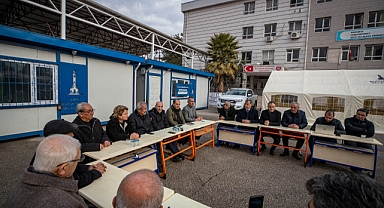 Başkan Tunç Soyer, Osmaniye’de basın toplantısı düzenledi “200 haneli konteyner kent kuruyoruz”