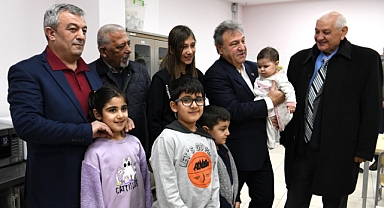 Bornova'da depremzede çocuklara oyuncak ve kitap