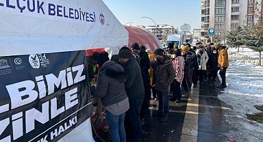 Efes Selçuk'tan sosyal market çadırı
