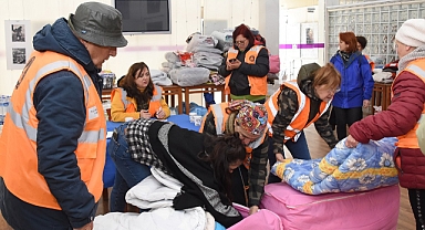 Foça'da toplanan yardımlar gönderildi