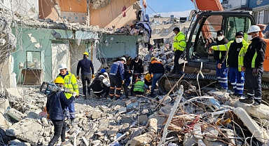 İZSU ekipleri, deprem bölgesindeki su sorunu için çalışmalarını sürdürüyor