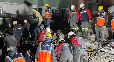 Madenciler dört koldan depremin yaralarını sarıyor