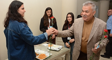 Başkan Tekin Kadınlar Günü’nü kutladı