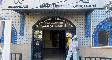 Bayraklı’nın camileri dezenfekte ediliyor