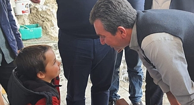 Bergama Belediye Başkanı Hakan Koştu deprem bölgesinde