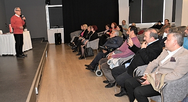 Bornova'da Madde bağımlılığı ile mücadelenin yolları anlatıldı