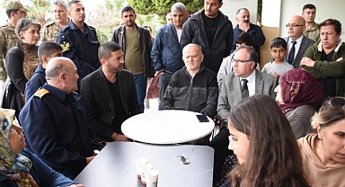 Foça halkı depremzedelere kanat gerdi