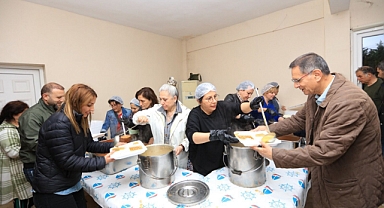 Güzelbahçe'nin Konteyner Kentinde İftar Yemeği
