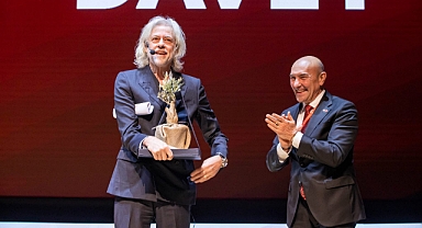 İkinci Yüzyılın İktisat Kongresi’nde konuşan dünyaca ünlü sanatçı ve aktivist Sir Bob Geldof : 