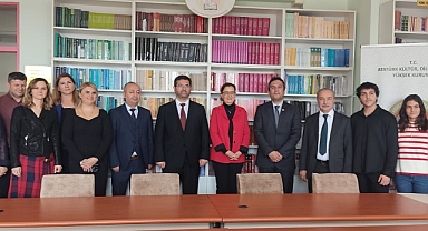 İzmir Cengiz Aytmatov Sosyal Bilimler Lisesinde “Atatürk Kitaplığı” Açıldı