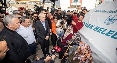 Kılıçdaroğlu Konak Belediyesi’nin çadır kentini ziyaret etti