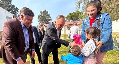 Menderes Belediyesi depremzedeleri ziyaret etti