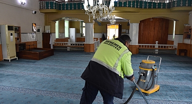 Menemen Belediyesi ekipleri cami temizlik çalışmalarını tamamladı