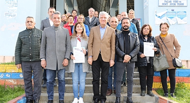 Narlıdere Belediye Başkanı Ali Engin, Çamtepe Mahallesi’nde her çarşamba kurulan Narlıdere Kapalı Pazaryeri’ni ziyaret etti