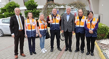 Narlıdere Belediyesi ve İzmir Afet Bilinci, Çevre ve İklim Farkındalığı Derneğinin toplantısında önlemler ve afet sonrasında yapılması gerekenler paylaşıldı