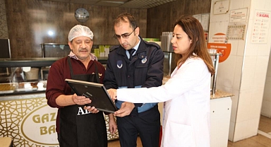 Bayraklı zabıtasından gıda denetimi