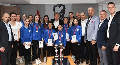 Bornovalı cimnastikçiler Türkiye Şampiyonu