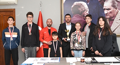Foça Taekwondo Şubesi gururlandırdı