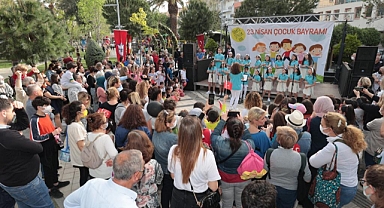 Konak’ın parklarında 23 Nisan coşkusu